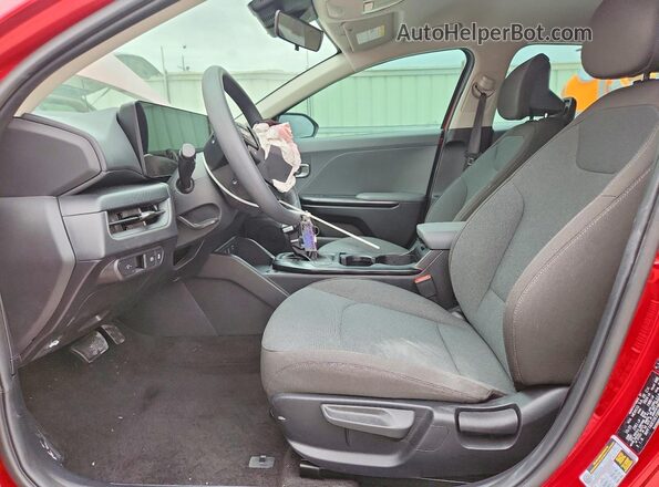 3KPFT4DE5SE238550 2025 KIA K4 Red Вид салону спереду