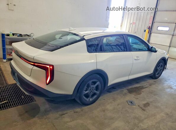 3KPFT4DE6SE061717 2025 KIA K4 White 