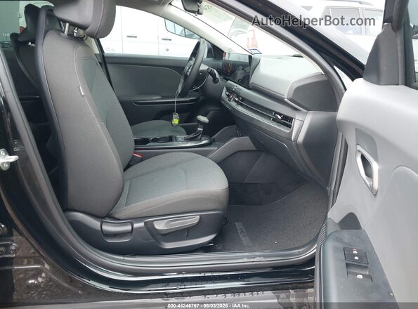 3KPFT4DE6SE102136 2025 KIA K4 Black Вид салону спереду