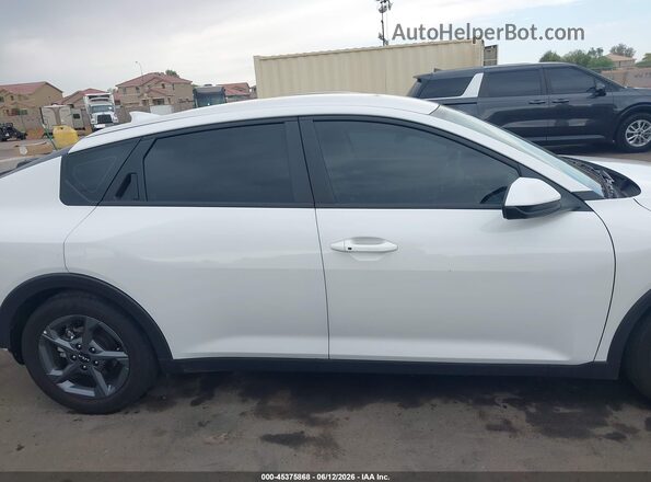 3KPFT4DE6SE144967 2025 KIA K4 White Вид задньої частини салону