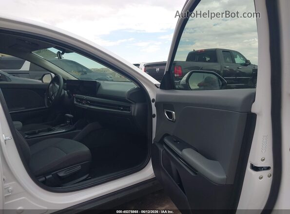 3KPFT4DE6SE144967 2025 KIA K4 White Вид салону спереду