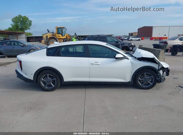 3KPFT4DE7SE064898 2025 KIA K4 White Widok zestawu wskaźników