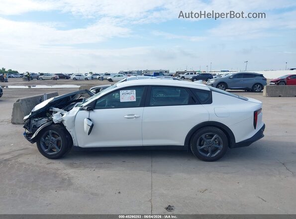 3KPFT4DE7SE064898 2025 KIA K4 White Widok wnętrza z tyłu