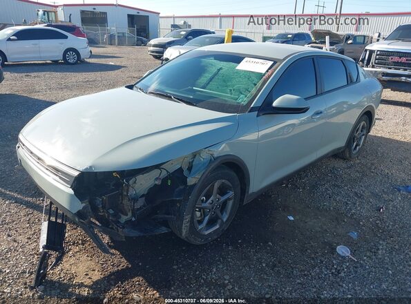 3KPFT4DE7SE192171 2025 KIA K4 Gray Vista tres cuartos delantera izquierda