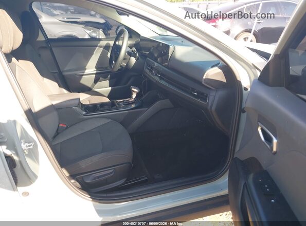 3KPFT4DE7SE192171 2025 KIA K4 Gray Vista interior delantera