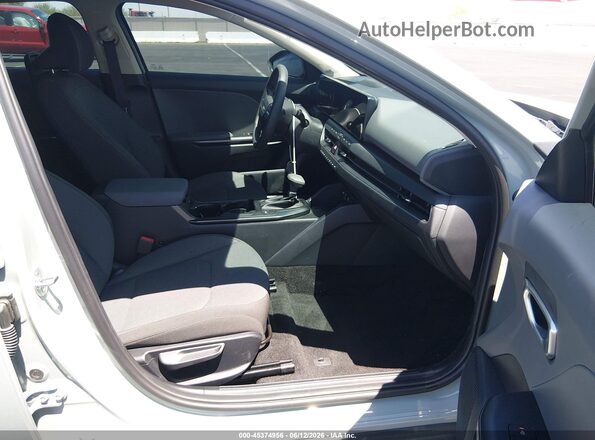 3KPFT4DE7SE228439 2025 KIA K4 Gray წინა სალონის ხედი