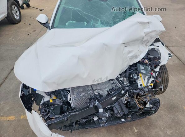 3KPFT4DE7SE245192 2025 KIA K4 Белый Вид задней части салона