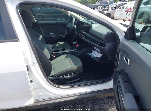 3KPFT4DE7TE297679 2026 KIA K4 White Widok wnętrza z przodu