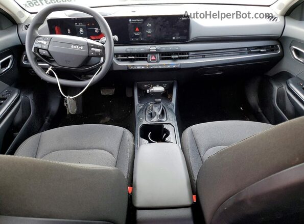3KPFT4DE8SE068555 2025 KIA K4 Charcoal წინა პანელის ხედი