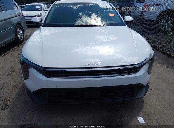 3KPFT4DE9SE033068 2025 KIA K4 White Vista del cuadro de instrumentos