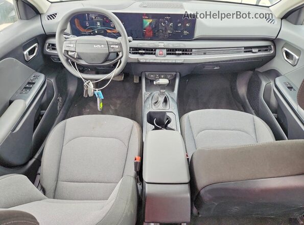 3KPFT4DE9SE077216 2025 KIA K4 Серый Вид панели приборов