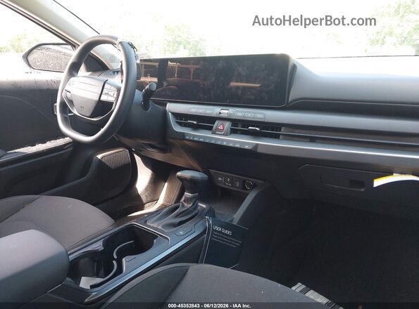 3KPFT4DE9TE320959 2026 KIA K4 Gray Вид салону спереду
