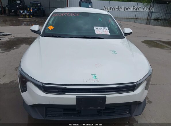 3KPFT4DEXSE019664 2025 KIA K4 Белый Вид спереди