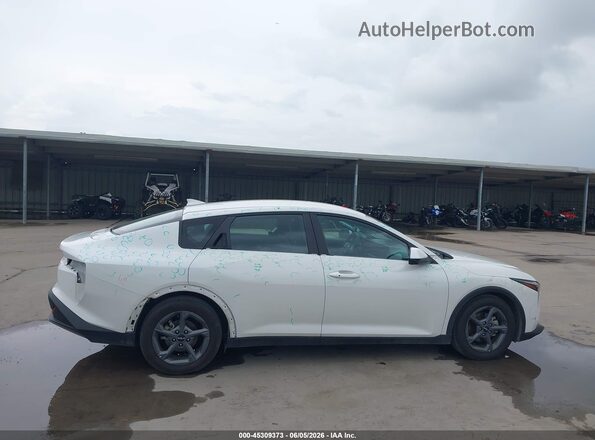 3KPFT4DEXSE019664 2025 KIA K4 Белый Панорамный вид салона 360°