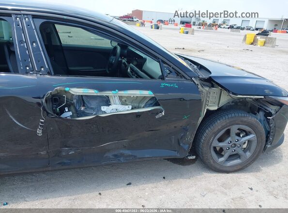 3KPFT4DEXSE111146 2025 KIA K4 Black Front view