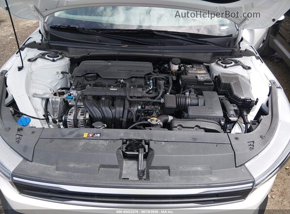 3KPFT4DEXSE144602 2025 KIA K4 White Вид ззаду