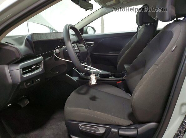 3KPFT4DEXTE252753 2026 KIA K4 Green Front interior view