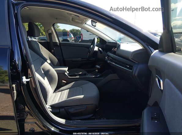 3KPFU4DE1SE007660 2025 KIA K4 Black Vista interior delantera