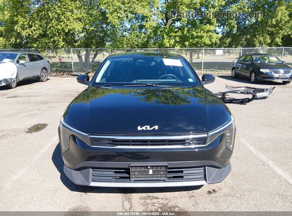 3KPFU4DE1SE007660 2025 KIA K4 Black Vista del cuadro de instrumentos