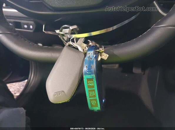 3KPFU4DE1SE016004 2025 KIA K4 Blue Vista del salpicadero