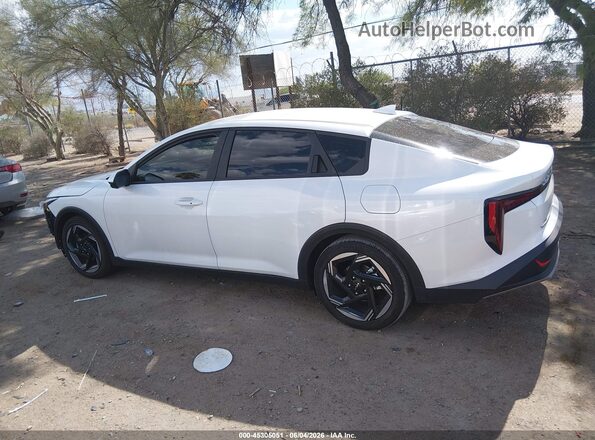 3KPFU4DE3SE083588 2025 KIA K4 White უკანა სალონის ხედი