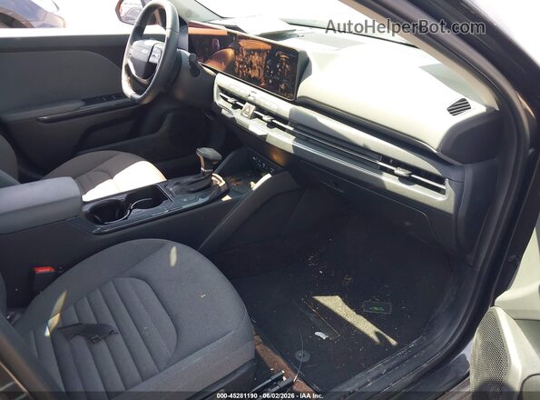3KPFU4DE3SE163196 2025 KIA K4 Gray Widok wnętrza z przodu
