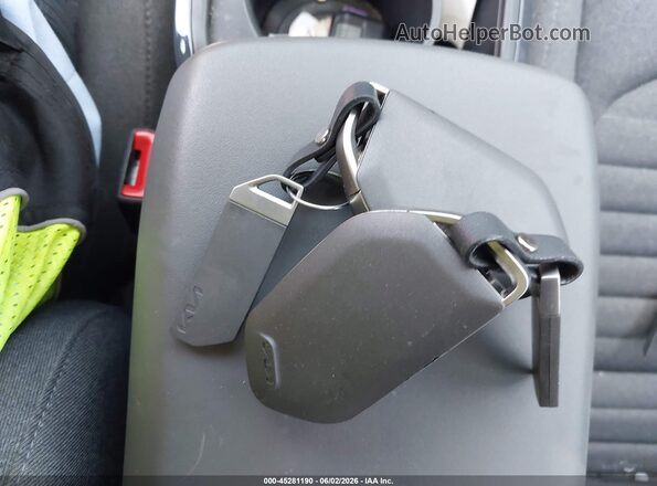 3KPFU4DE3SE163196 2025 KIA K4 Gray Widok deski rozdzielczej
