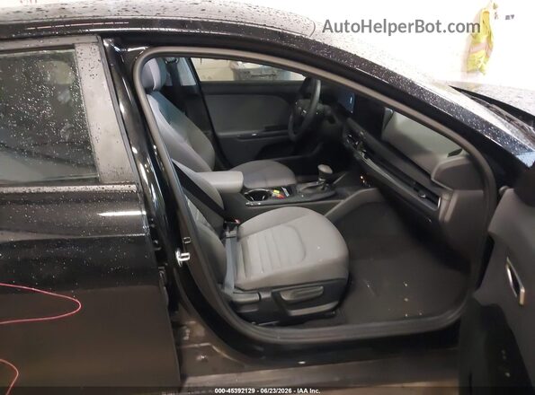 3KPFU4DE4SE216875 2025 KIA K4 Черный Вид салона спереди