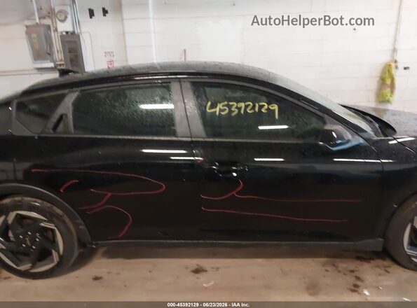 3KPFU4DE4SE216875 2025 KIA K4 Черный Вид задней части салона
