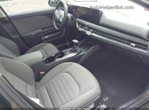 3KPFU4DE4SE229786 2025 KIA K4 Gray Front interior view