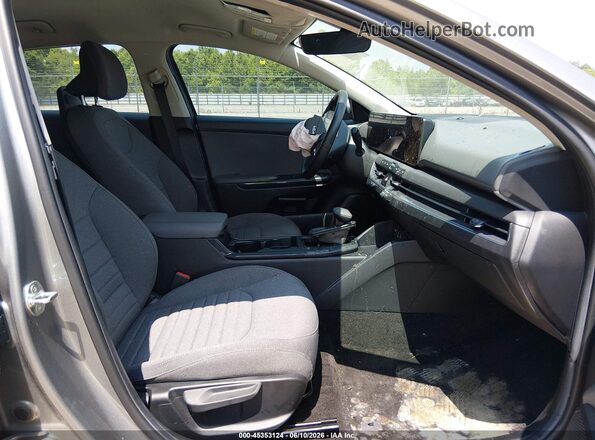 3KPFU4DE5SE014238 2025 KIA K4 Серебряный Вид салона спереди
