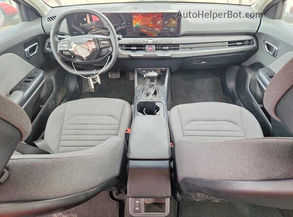3KPFU4DE5SE211717 2025 KIA K4 Red Առջևի վահանակի տեսք