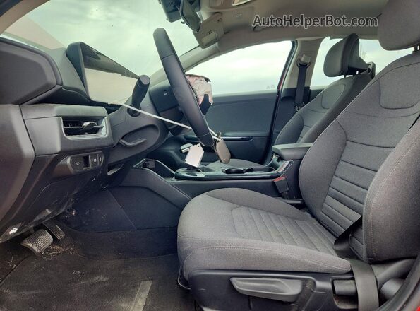 3KPFU4DE5SE211717 2025 KIA K4 Red Սալոնի դիմացի տեսք