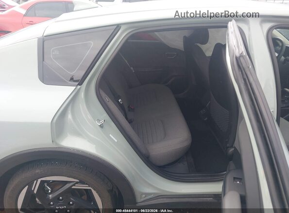 3KPFU4DE5SE213841 2025 KIA K4 Light Blue Widok naklejki z numerem VIN