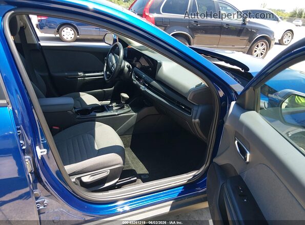 3KPFU4DE6SE020968 2025 KIA K4 Blue Front interior view