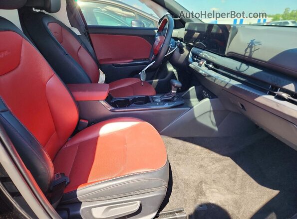3KPFW4DC2SE120185 2025 KIA K4 Black 