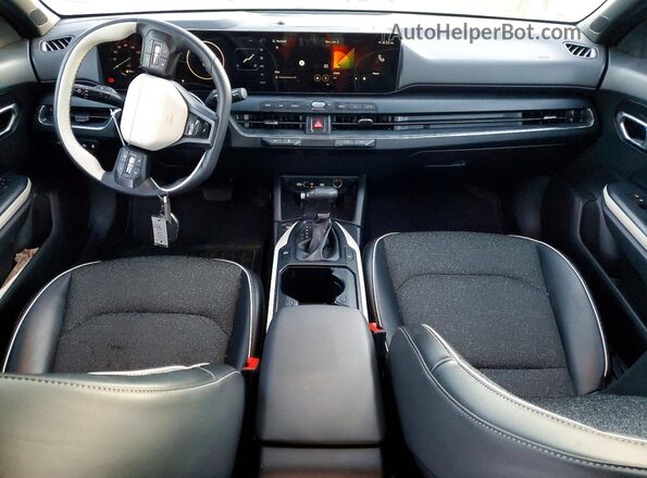 3KPFW4DE0SE067083 2025 KIA K4 Silver 
