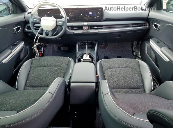 3KPFW4DE1SE237998 2025 KIA K4 Silver Առջևի վահանակի տեսք