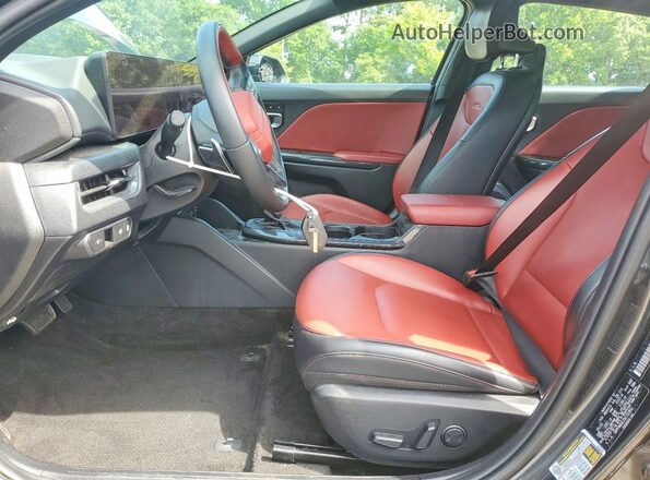 3KPFW4DE2SE152832 2025 KIA K4 Black 