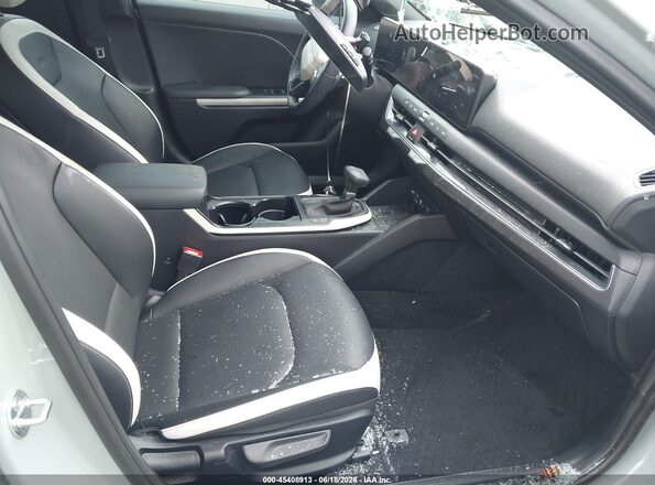 3KPFW4DE2SE225519 2025 KIA K4 Green Vista interior delantera