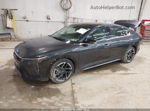 3KPFW4DE4SE185430 2025 KIA K4 Black Առջևի ձախ երեք քառորդ տեսարան