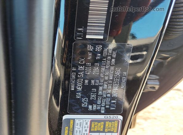 3KPFW4DE5SE154641 2025 KIA K4 Black Vista del compartimento del motor