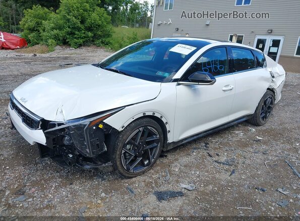 3KPFW4DE5SE247420 2025 KIA K4 Белый Передняя левая четверть