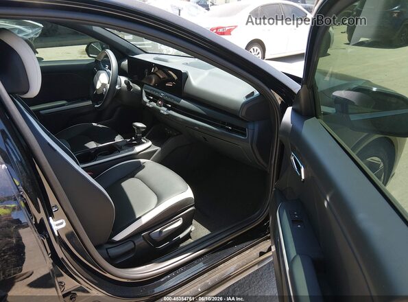 3KPFW4DE5TE329049 2026 KIA K4 Black Widok wnętrza z przodu
