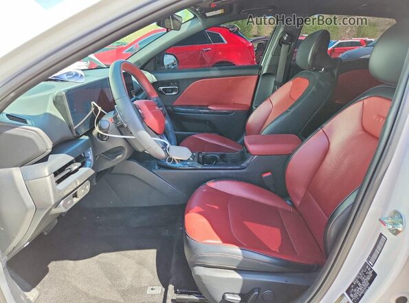 3KPFW4DEXSE053062 2025 KIA K4 White Vista interior delantera