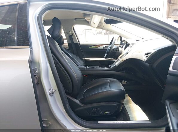 3LN6L2G95GR602111 2016 LINCOLN MKZ Серебряный Вид салона спереди