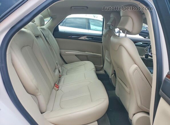 3LN6L2LU3GR633660 2016 LINCOLN MKZ White Vista de los asientos traseros