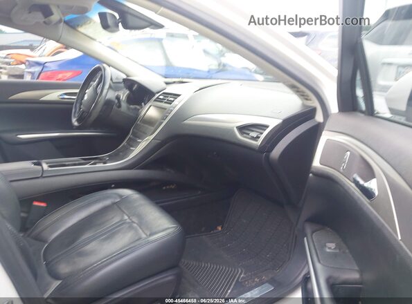 3LN6L2LU5GR602748 2016 LINCOLN MKZ HYBRID White Front interior view