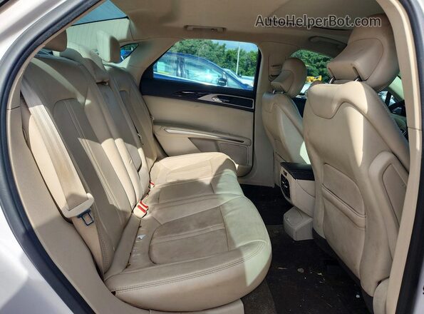 3LN6L2LU7GR624959 2016 LINCOLN MKZ White Հետևի նստատեղերի տեսք
