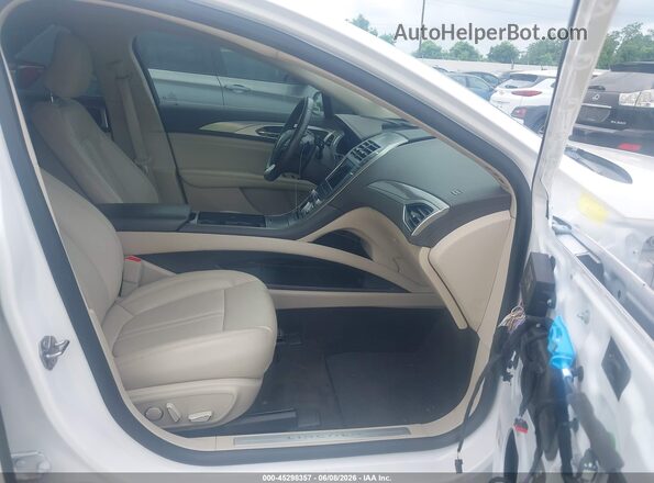3LN6L5A97LR614958 2020 LINCOLN MKZ White Widok wnętrza z przodu